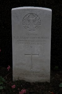 Bailleul Communal Cemetery (Nord) - Blair Cunynghame, Ronald Ogilvy